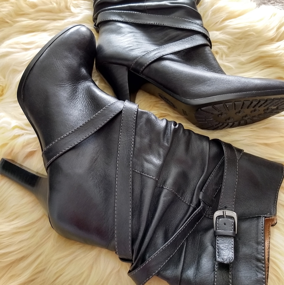Mid-calf Leather Sofft Black Boots 👢😍